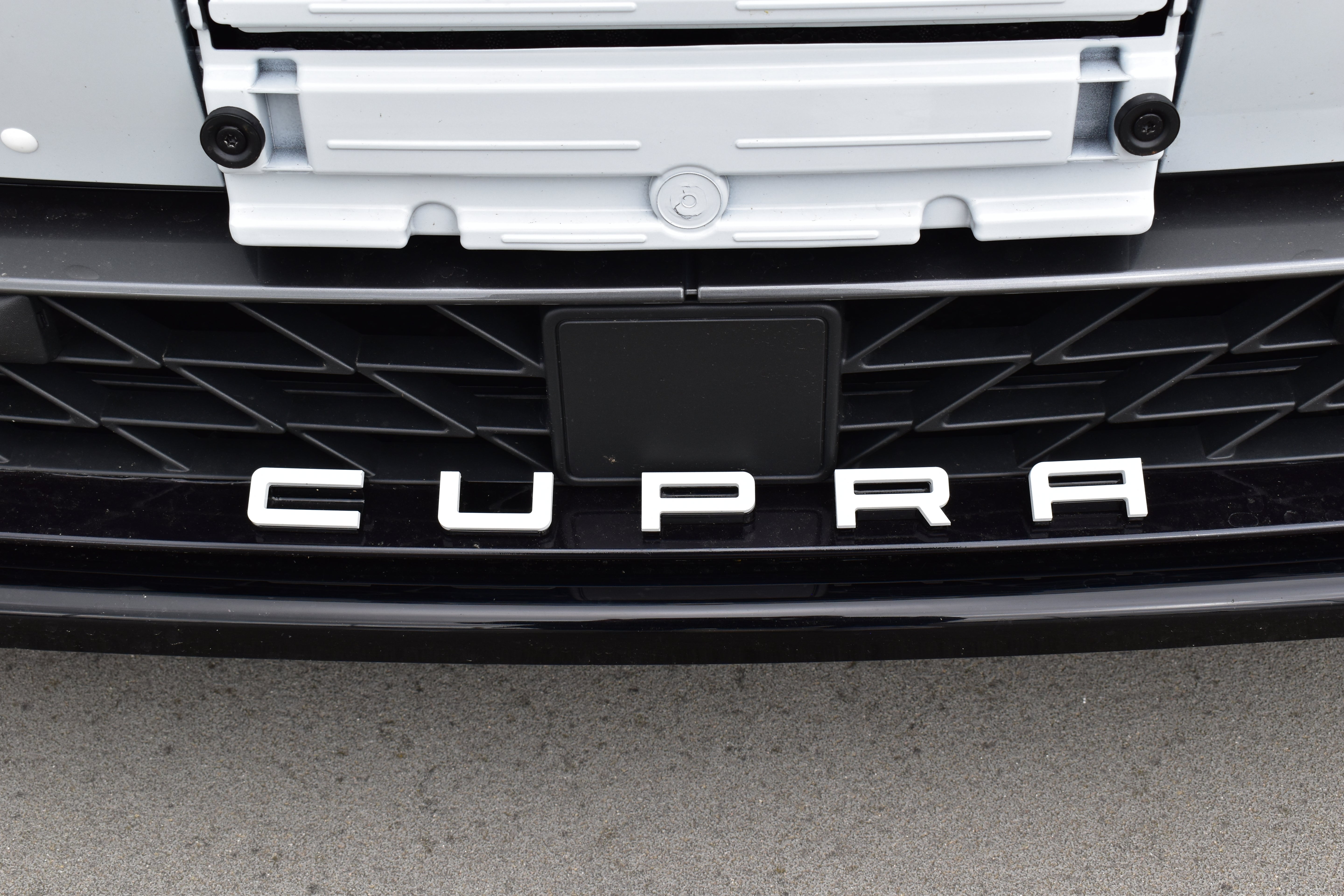 Logo Cupra pour la Cupra Formentor dans la peinture de votre choix