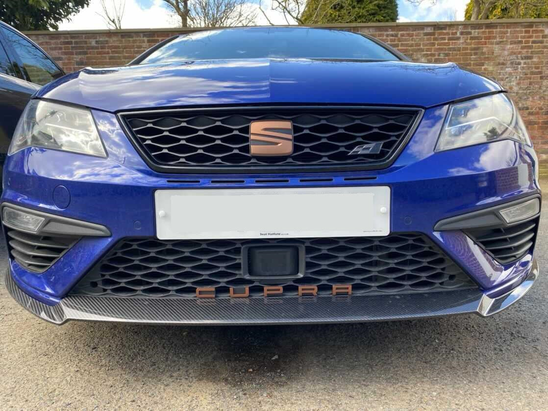 Letras originales de Cupra para el CUPRA 5F en color cobre