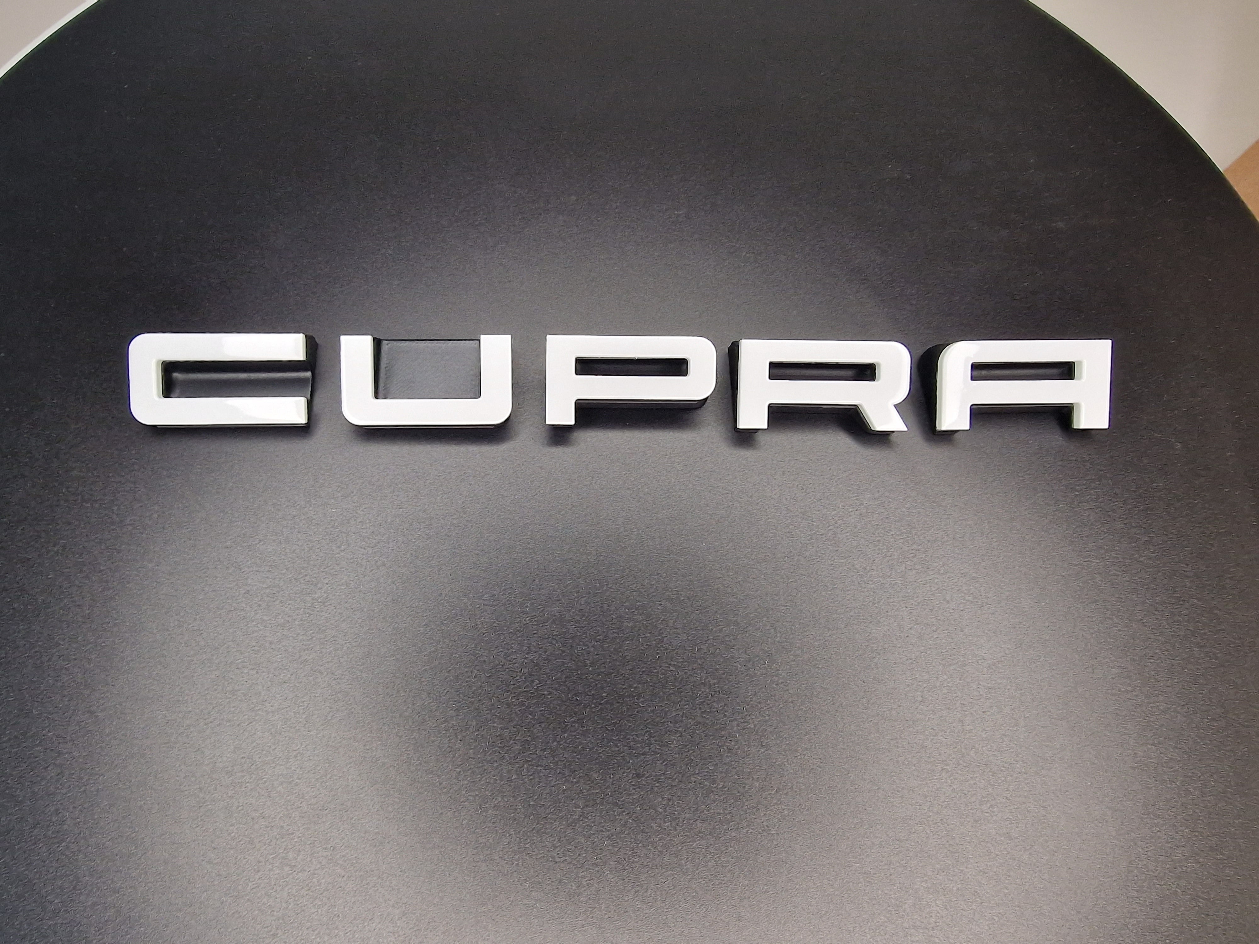 Logo Cupra pour la Cupra Formentor dans la peinture de votre choix