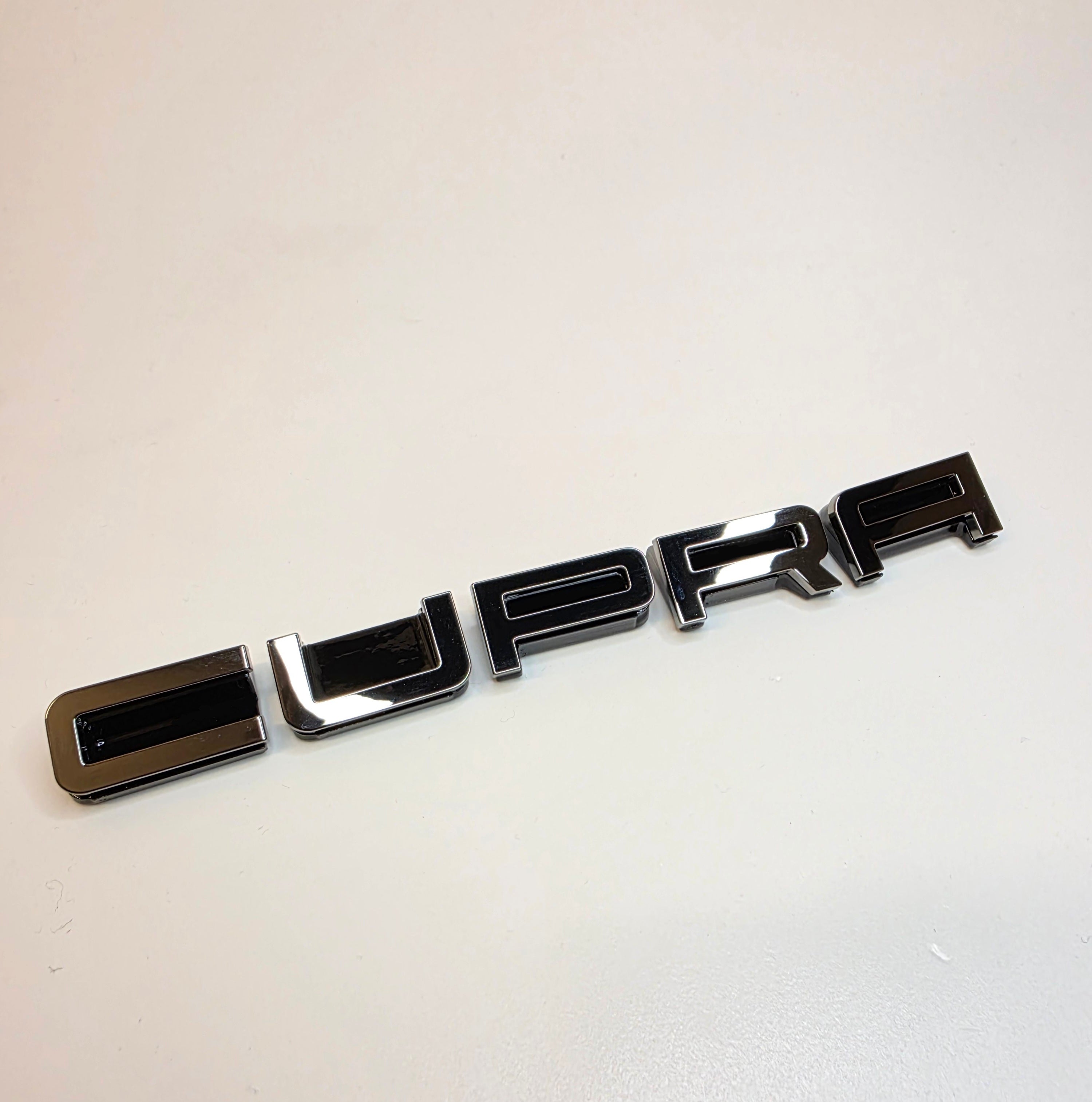 Cupra Schriftzug für den Cupra Formentor BAT Edition