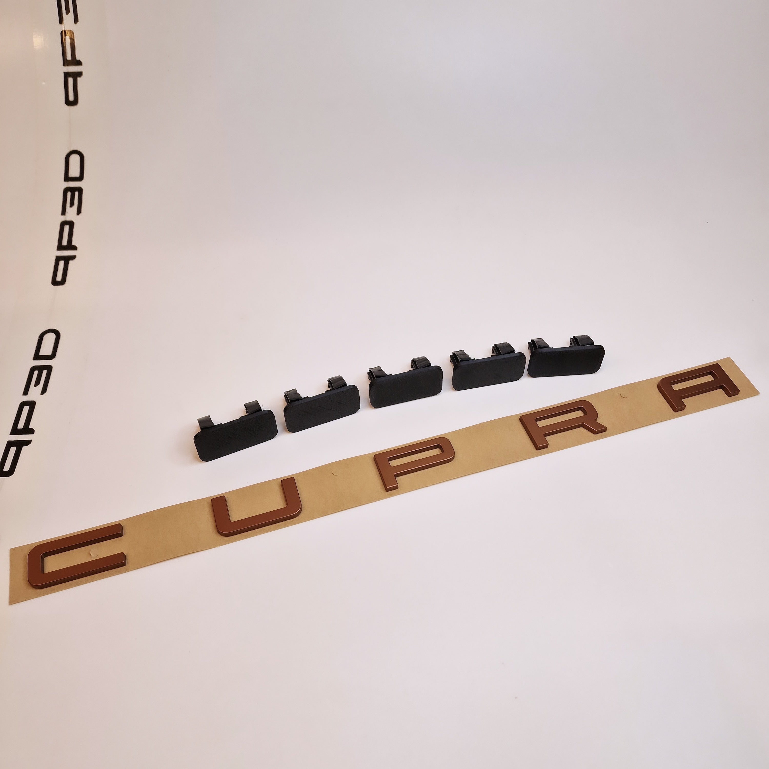 Letras originales de Cupra para el CUPRA 5F en color cobre