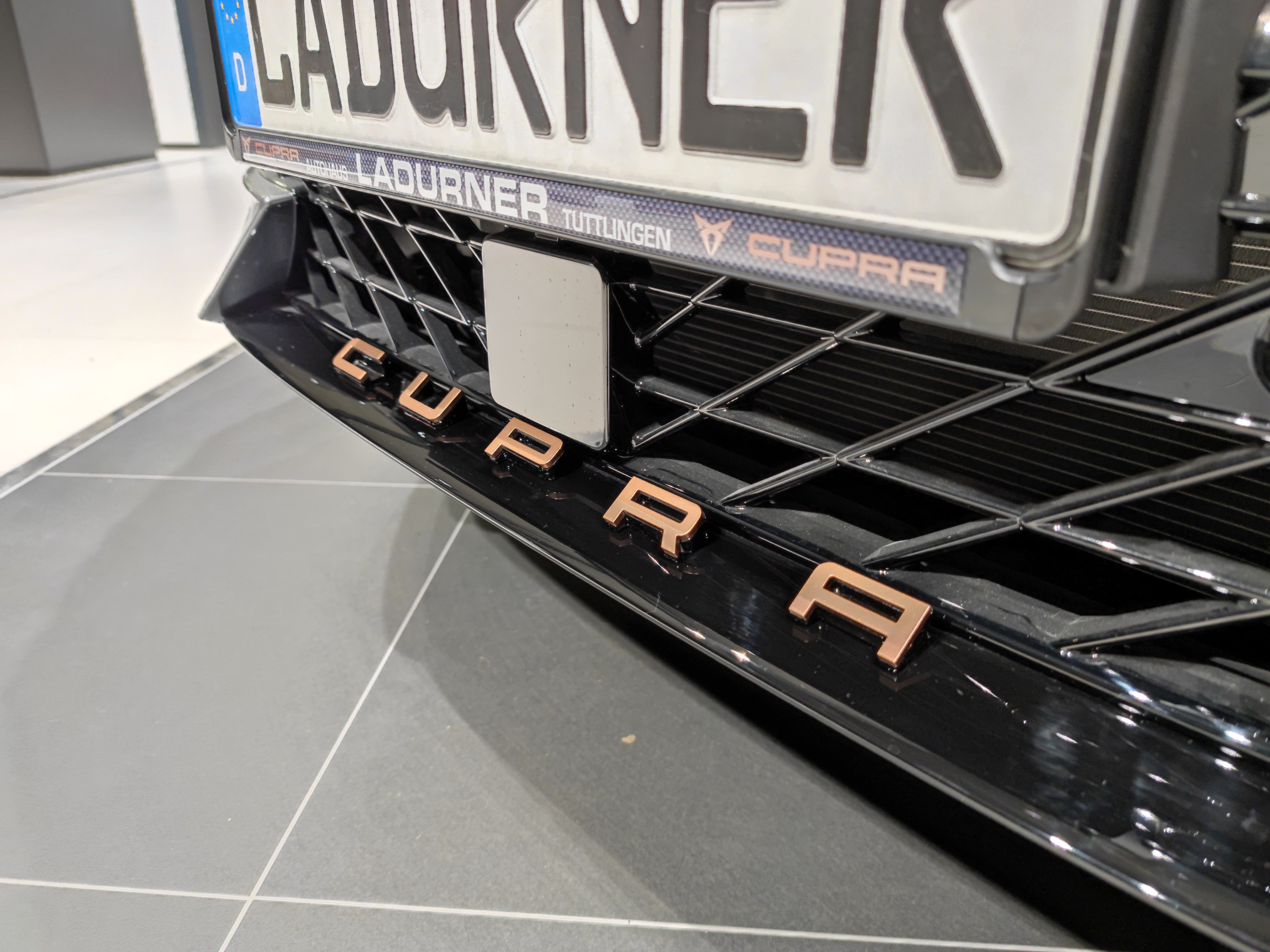 Logo Cupra pour la Cupra Formentor dans la peinture de votre choix