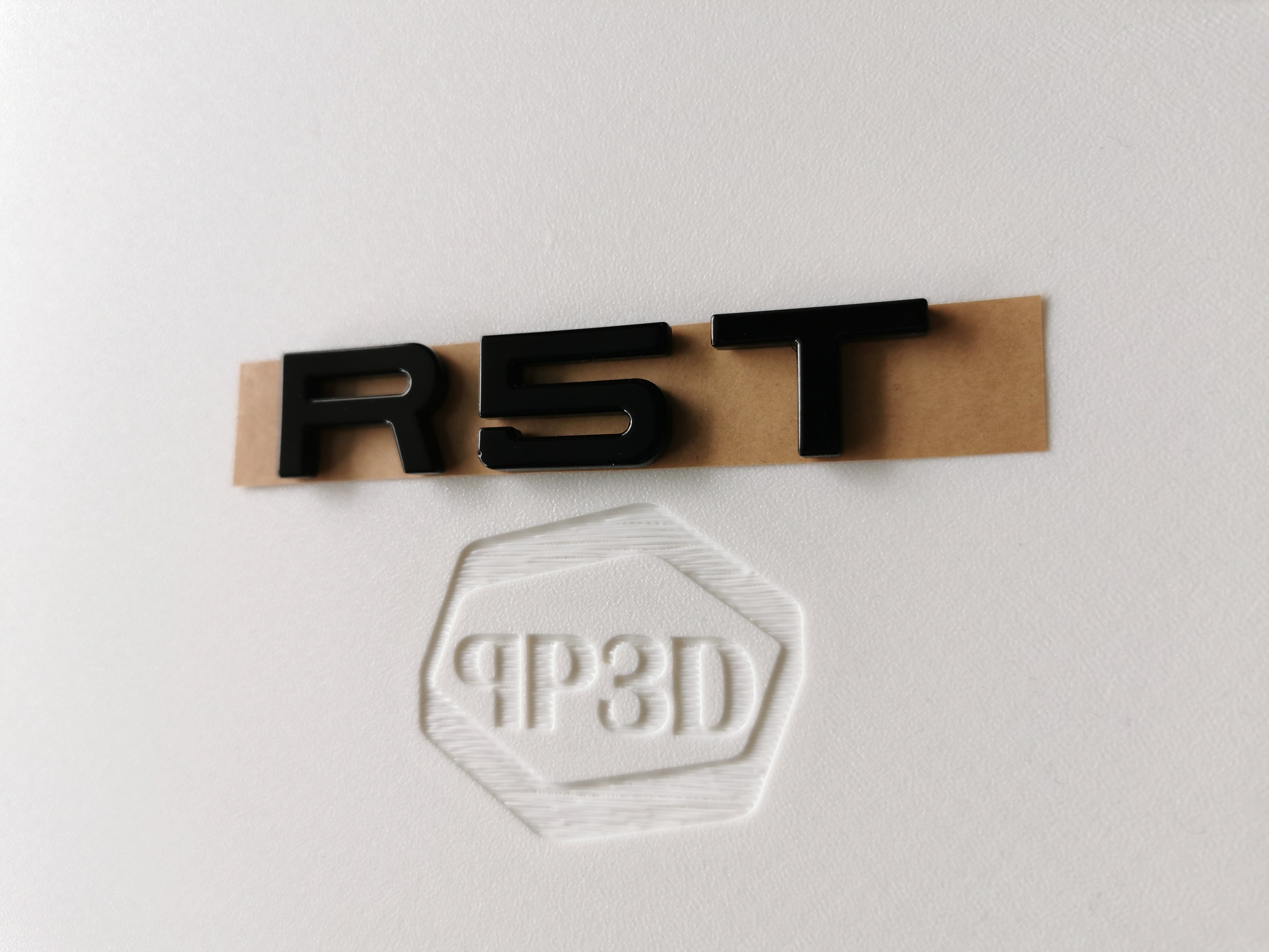 R5T lettering for Audi 5cyl. models SET right/left