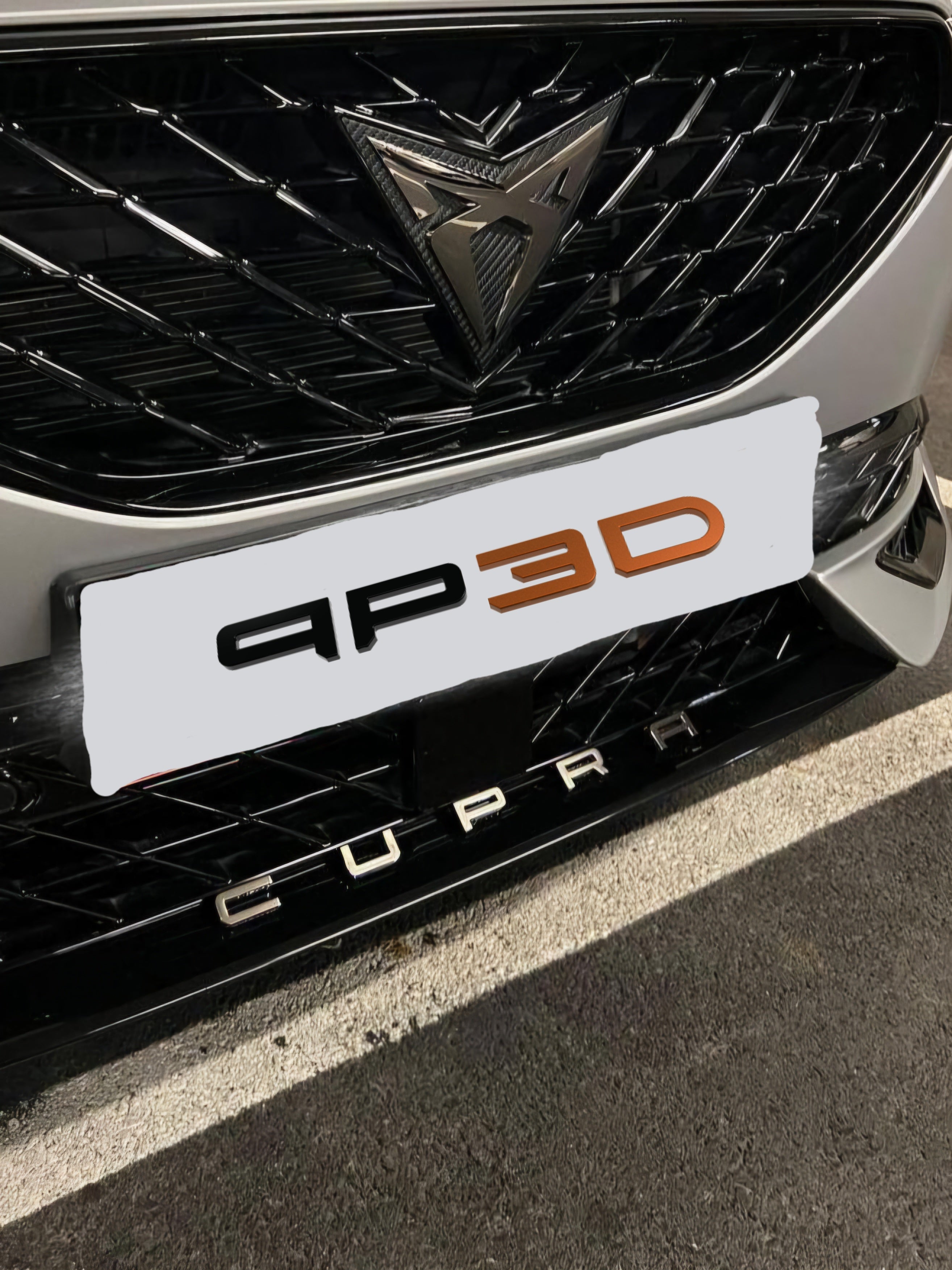 Logo Cupra pour la Cupra Formentor en cuivre